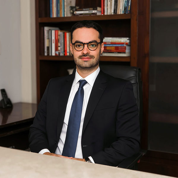 https://vecchioemerim.com.br/wp-content/uploads/2025/02/Gustavo-Dametto-Barzotto-Advogado-Porto-Alegre.jpg