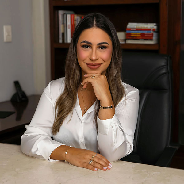 https://vecchioemerim.com.br/wp-content/uploads/2025/02/Thayna-Morais-Cunha-Advogada-Porto-Alegre.jpg